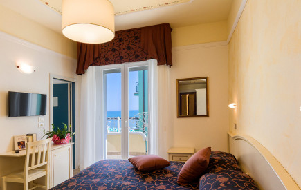 media.Camera-06_RosamarieElite