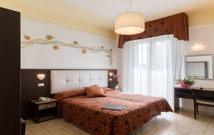 media.Camera-07_RosamarieElite