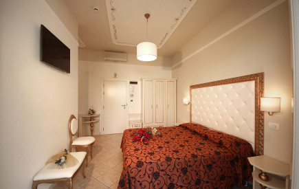 media.Camera-08_RosamarieElite