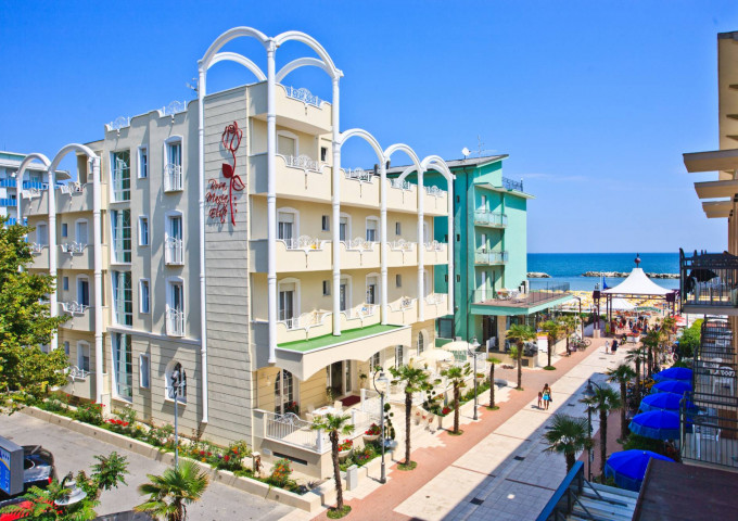 media.esterno-hotel-rosa-maria-bellaria