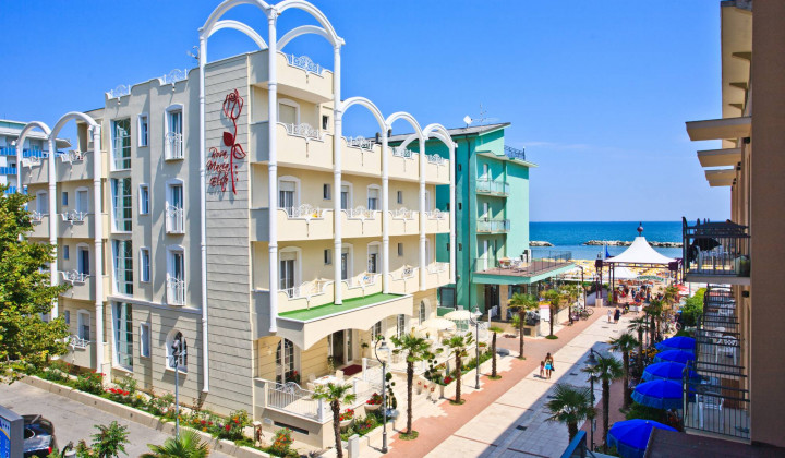 media.esterno-hotel-rosa-maria-bellaria