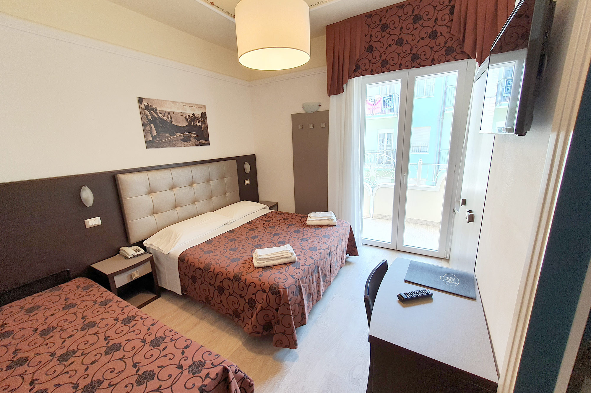 media.Camera-03_RosamarieElite