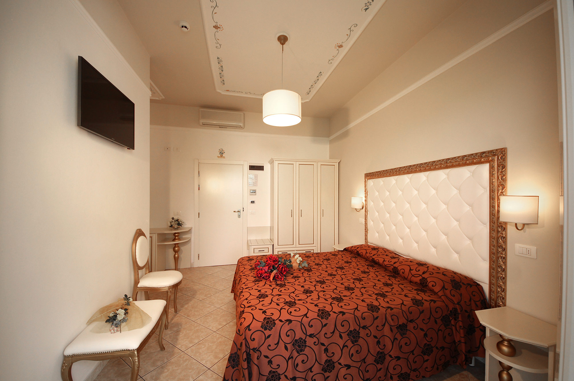 media.Camera-08_RosamarieElite